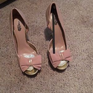 Nude pumps